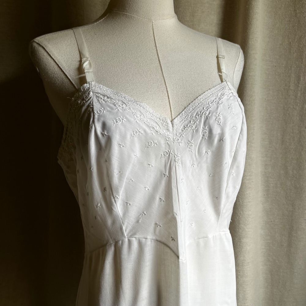 Vintage White Embroidered Slip Dress Nylon Lingerie Midi Nightgown XS - Picture 2 of 7